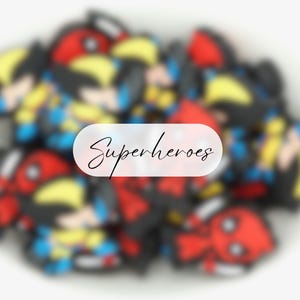 Perline focali in PVC di supereroi / Confezioni da 2 perline / Perline con personaggi / Progetti fai da te / Perline per penne / Perline lavabili
