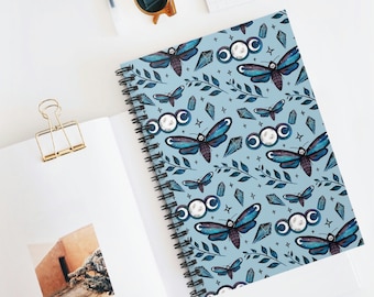 Cuaderno en espiral - Línea reglada: Polilla halcón cabeza de muerte / Diario con patrón de polilla azul / Diario gótico brujo
