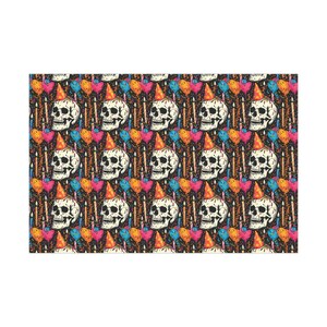 Alternative Geschenkverpackung zum Geburtstag | Schädel Geschenkpapier Rolle | Gruselig Süßes Teil | Dark Academia Geschenk | Rockiger Totenkopf Partyhut Bild 5