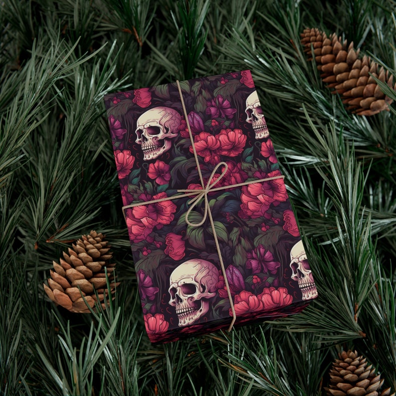 Papel de regalo gótico / Papel de regalo gótico / Patrón tropigótico de calavera y flores / Floral espeluznante / Rollo de papel de regalo / Papeles de regalo imagen 7