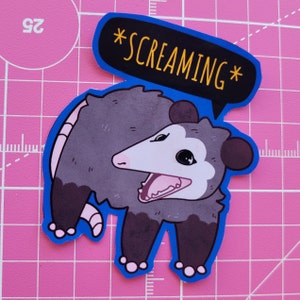 Dubbelzijdig schreeuwende opossum acryl charme! Possum Buideldier Keycharm, sleutelhanger cadeau voor Possum-liefhebbers Keychain + Sticker!
