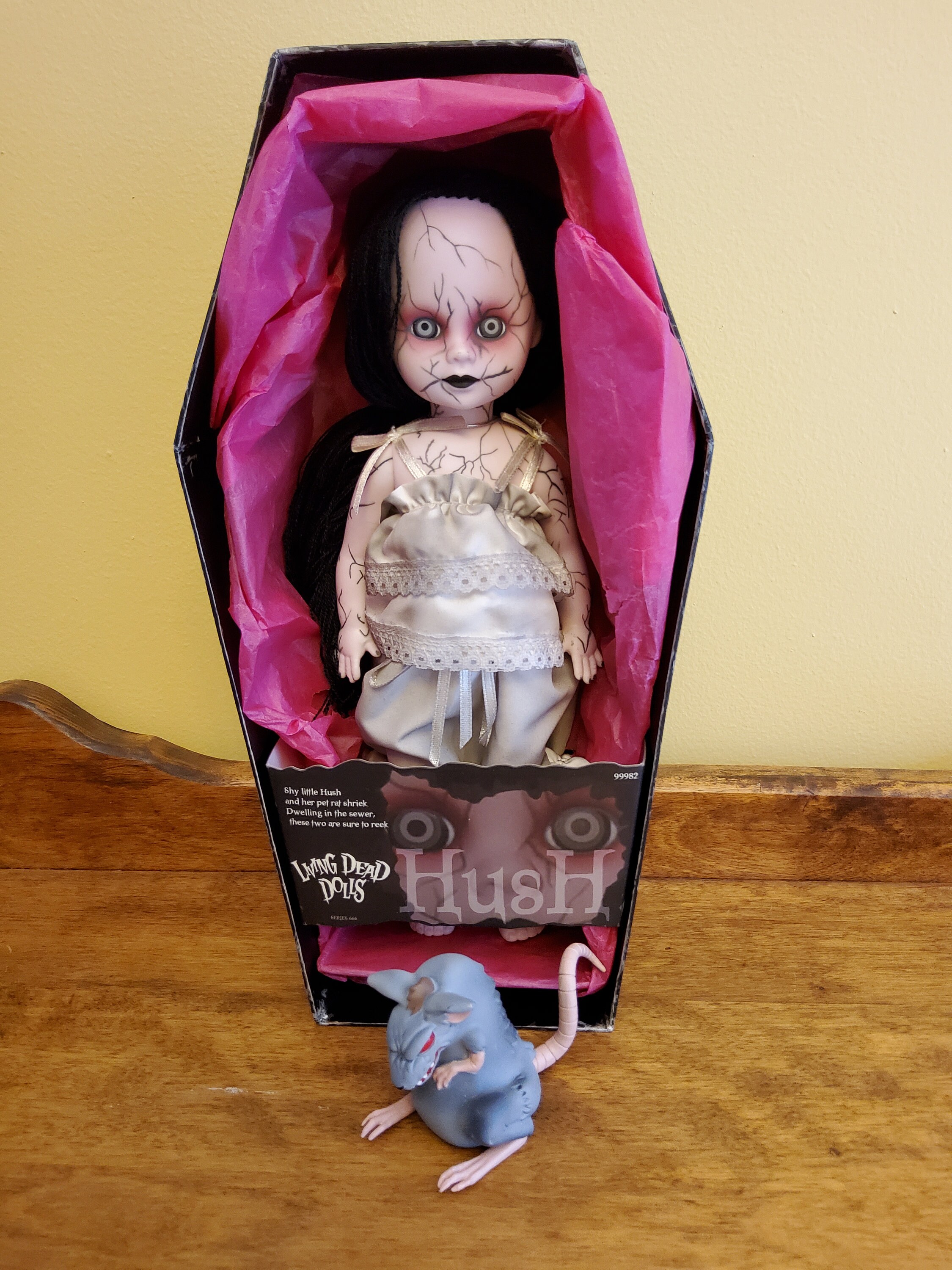 特売 Mezco Living Dead Dolls Misery Tragedy veteranartconnection.com