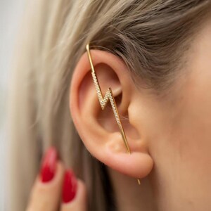Gold Lightning Ear Pin Earring, Minimal Rose Gold Earring, Edgy Pin Hook Ear Cuff, Modern Ear Climber, Bar lobe earring, Demi-fine Jewelry