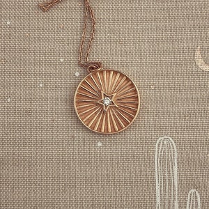 Collana con stella e moneta d&#39;oro, medaglione geometrico, gioielli celestiali, delicata collana a strati, collana con disco circolare, regali per San Valentino