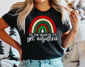 Tis The Season Rainbow kortärmad unisex t-shirt | Kiropraktik t-shirt | Jul kiropraktor