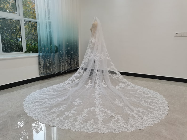 Romantic Wedding Lace Cathedral Veil White Or Ivory Cathedral Length One Layer Tulle Lace Edge Decoration Bridal Veil With Comb image 2