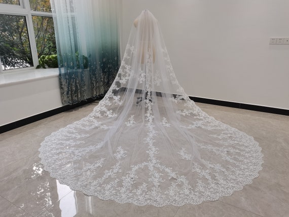 Perfect Bridal Ivory Single Tier Corded Lace Edge Veil
