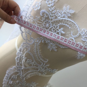 Braut Spitzenband silber gekordelte Spitze Applikation weiß für Brautkleid, Brautschleier, Hut, Stulpen, Strumpfhose