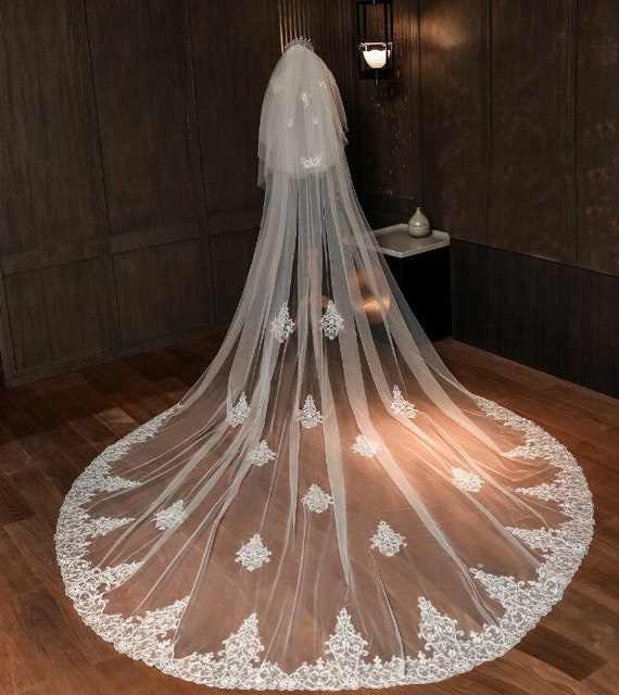 L100xW57 Bridal Wedding Veil,Vintage Long Veil Sequins Lace Cathedral Bridal Veil Comb