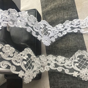 Exquisita línea de apliques de encaje, apliques de boda bordados en blanco marfil, apliques de velo de novia para vestido de novia, decoración de corpiño de vestido de novia