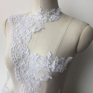 Ivoorkleurige bloemenkanten WITTE bruids Bruidssluier / jurk zomen met kant is te koop. Verkocht op maat van 90 cm