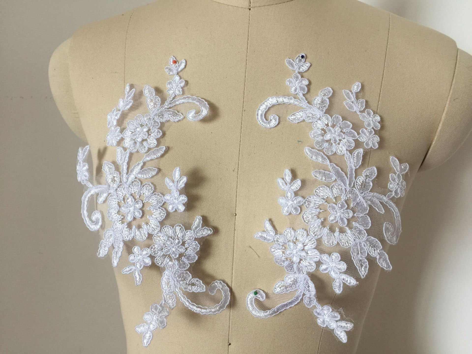 Bridal dress Lace Applique  patch flower antique lace fabric white vintage lace floral ivory applique lace DIY for Weddings Veils 1 pair