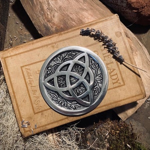 Triquetra Altar Plate | Triquetra | Silver Metal Disc | Altar Decor | Pagan Decor | Wiccan | Witchy Decor | Altar Tools | Offering Plate