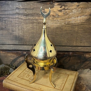 Brass Moon Incense Cone Burner Smoke Cleansing Altar Tools Gold Altar Decor Witchy Decor Witchcraft Gift for Witch Crescent Moon Decor