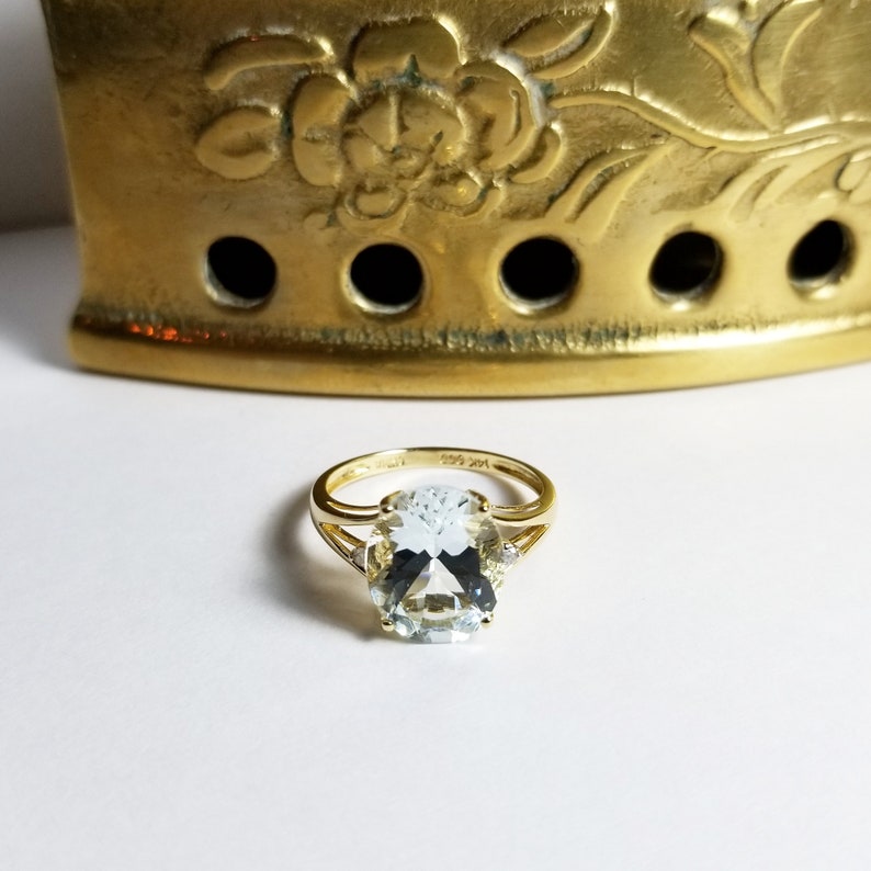 Blue Topaz Oval 14 kt Gold Vintage Diamond Ring