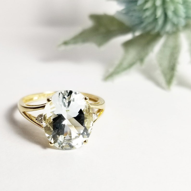 Blue Topaz Oval 14 kt Gold Vintage Diamond Ring