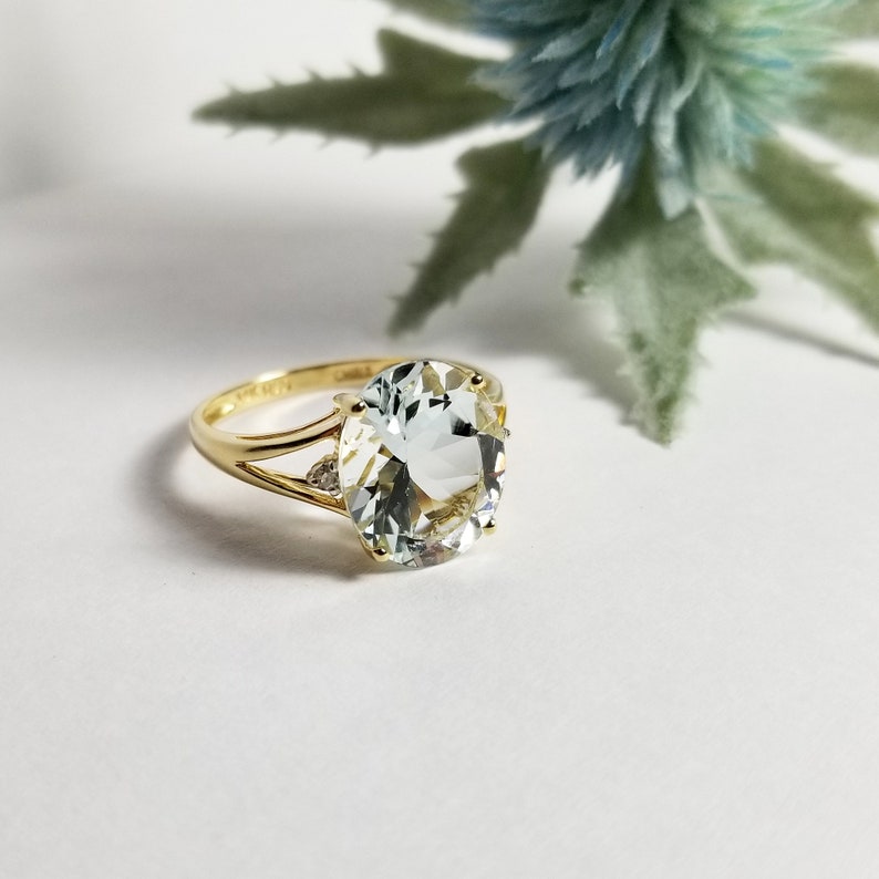 Blue Topaz Oval 14 kt Gold Vintage Diamond Ring