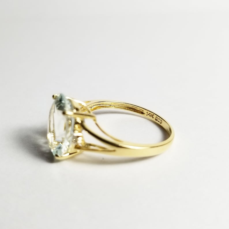 Blue Topaz Oval 14 kt Gold Vintage Diamond Ring