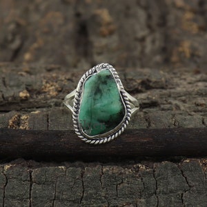 Natural Raw Emerald Ring, 925 Sterling Silver Ring, Healing Crystal Ring, Raw Stone Ring, Raw Crystal Ring, Ring for Women, Gift For Her