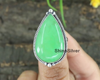 Anel de destaque feito à mão em prata de lei 925 com jade verde.