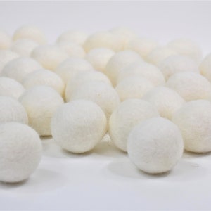 3 - 3.3 cm 100% wool felt ball - felt beads - felt pom pons - white