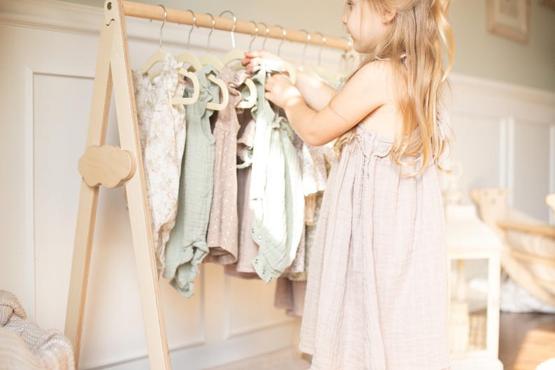Montessori klädställ för småbarn – garderobsställ för barn för självklädning bild 8
