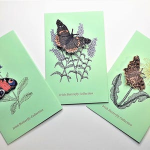 Broche papillon réaliste fournie sur carte brodée
