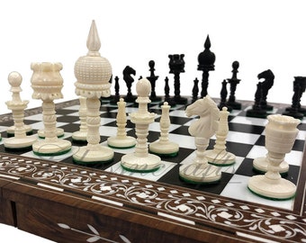 Vintage Chess Pieces Full Set Tan And Red King And Queen Chess -   Portugal