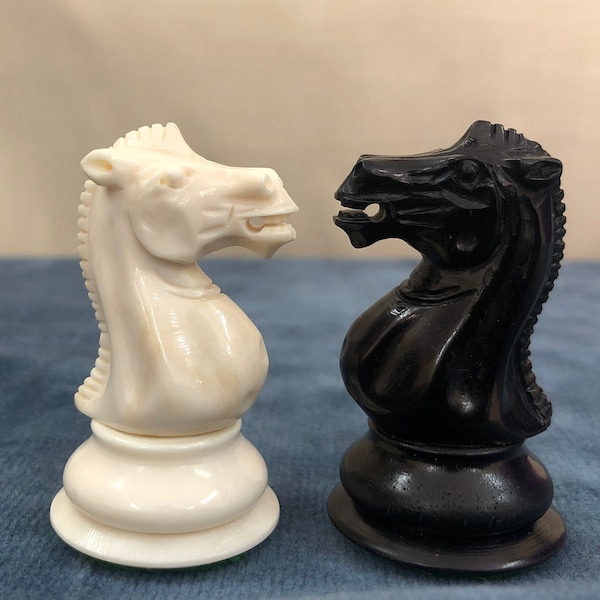 Jogo de xadrez Staunton de osso de camelo de 1849: peças vintage de colecionador esculpidas à mão de 3,5"