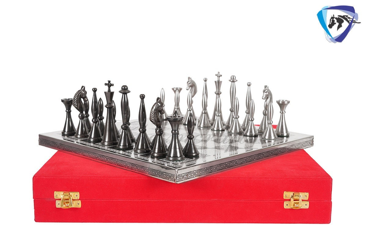 Download Jogo de Xadrez Goianese / Art Deco Chess Set von Unopened Parachute