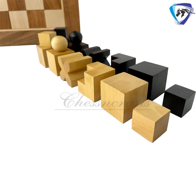 1923 Bauhaus Chess pieces set made of Ebonised Boxwood with King: 2 vintage chess set with 14 Golden Rosewood chess board set. 画像 1