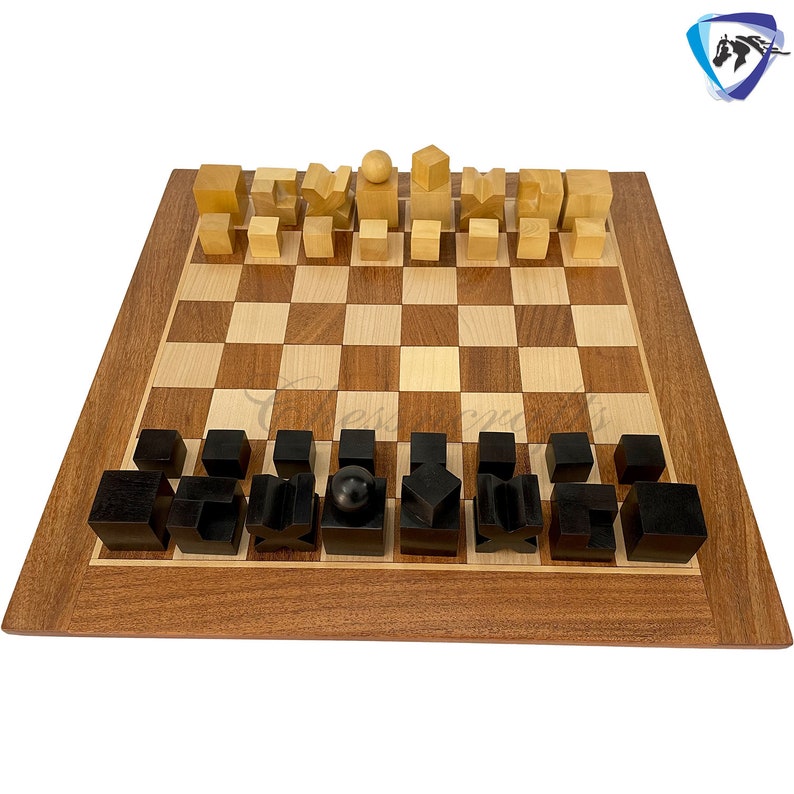 1923 Bauhaus Chess pieces set made of Ebonised Boxwood with King: 2 vintage chess set with 14 Golden Rosewood chess board set. 画像 3