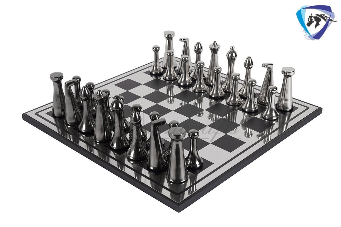 Minimalist Style Hermann Ohme Modern Chess set in Budrosewood and Boxw