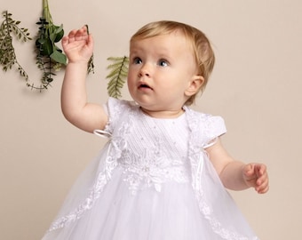 Luxuriöses Baby-Mädchen-Taufkleid-Set mit weißer Blumenspitze – Tauf-Outfit für 6–24 Monate