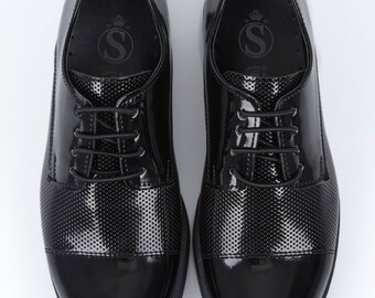Boys Derby Patent Lace Up Dotted Dress Shoes in Black