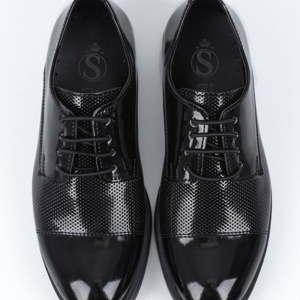 Boys Derby Patent Lace Up Dotted Dress Shoes in Black