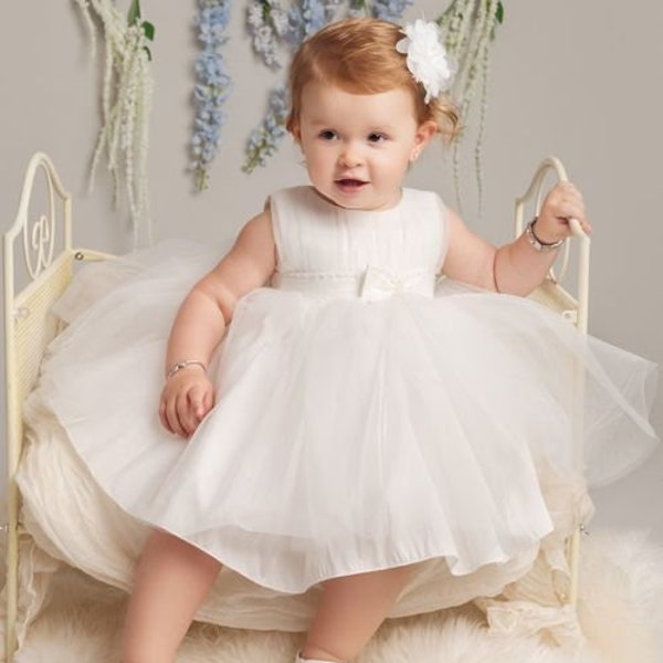 Robe de baptême bébé fille avec corsage plissé et nœud – Tenue de baptême Lux