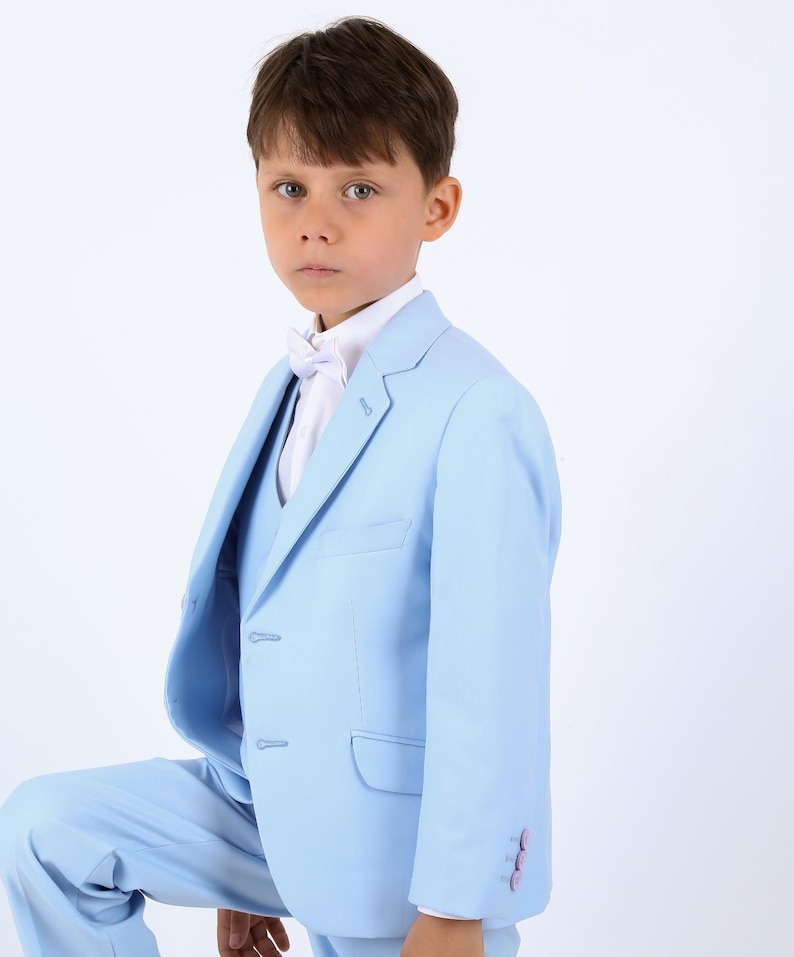 Costume Pageboy coupe ajustée pour garçon en Bleu Clair image 9