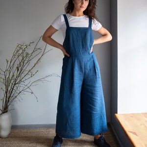 Linnen jumpsuit. Mouwloos rompertje. Natuurlijk linnen overall.