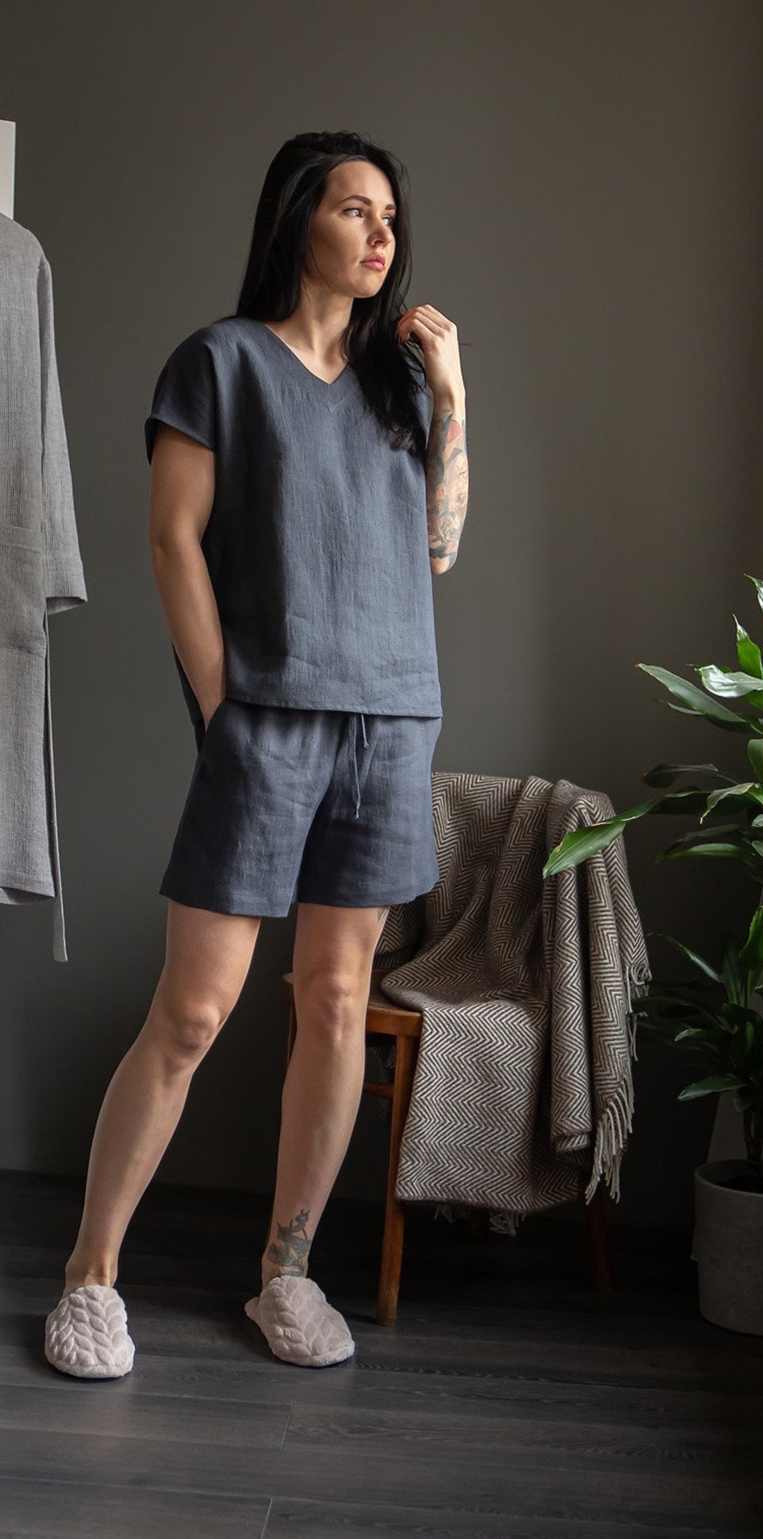 Gilet in puro lino con scollo a V main image 1