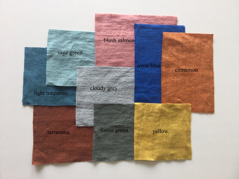 Pode incluir: Uma cole&ccedil;&atilde;o de amostras de tecido em v&aacute;rias cores, incluindo verde s&aacute;lvia, salm&atilde;o rosado, azul royal, canela, cinza nublado, turquesa claro, terracota, verde floresta e amarelo.