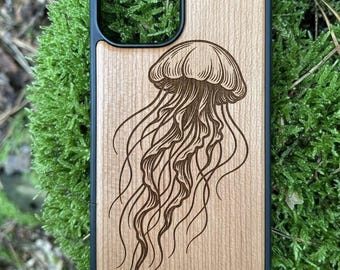 Cherry wood phone case with jellyfish engraving for iPhone 12 13 14 15 16 e Mini Pro Pro Max – wooden case, natural design, gift idea