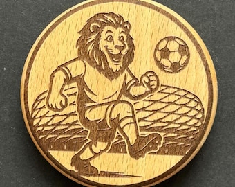 Wooden magnet with football lion and Allianz Arena – also bottle opener – Munich Sports Design & Wood Art