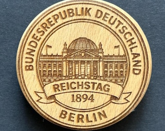 Reichstag Berlin Magnet & Bottle Opener made of beechwood – German Bundestag Engraving, Historical Landmark Souvenir