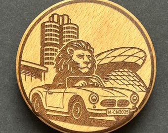 Wooden magnet with lion motif & vintage car – also bottle opener – Munich design