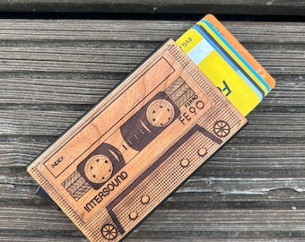 Wooden card case in retro cassette design – vintage card holder made of real wood. Card holder wooden cassette gift for men