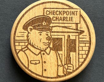Checkpoint Charlie Magnet & Bottle Opener made of beech wood – Engraved Berlin Bear Border Crossing Wall History Souvenir Gift
