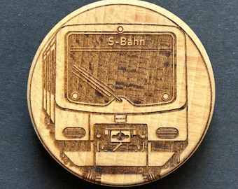 Berlin S-Bahn Magnet & Bottle Opener made of beechwood – Engraved Stadtbahn Front, Urban Berlin Souvenir Gift Idea