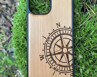 Cherry wood phone case with compass engraving – iPhone 12 / 13 / 14 / 15 / 16 series – Handcrafted wooden case, MagSafe & without MagSafe