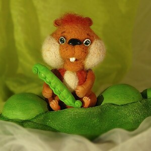 Handmade Hamster and pea pod
